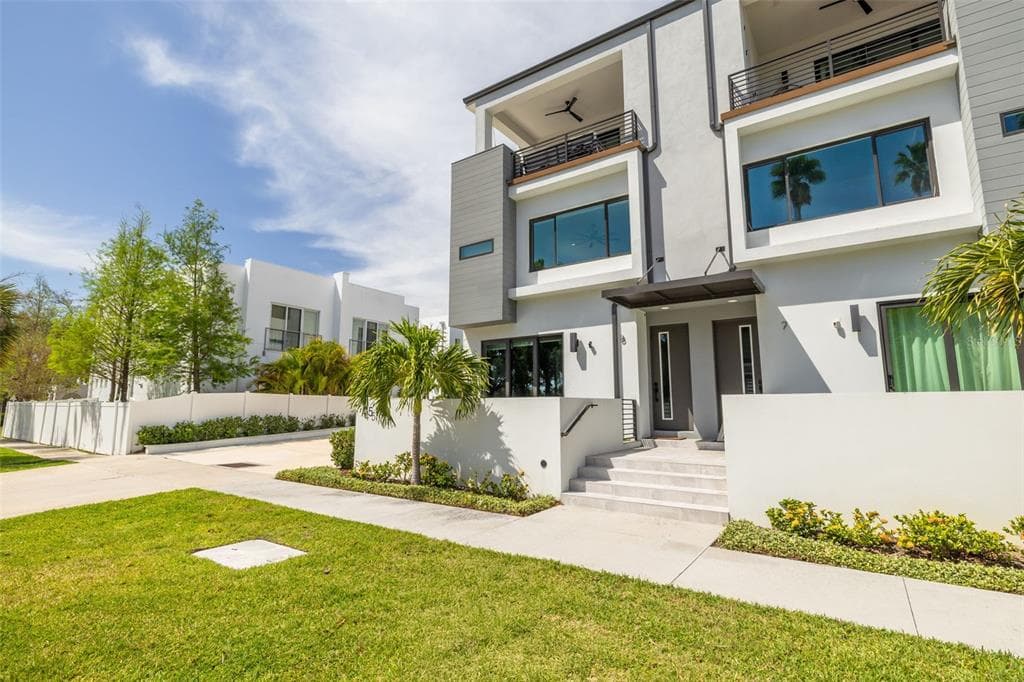 4515 W NORTH A STREET UNIT 8 TAMPA, FL 33609