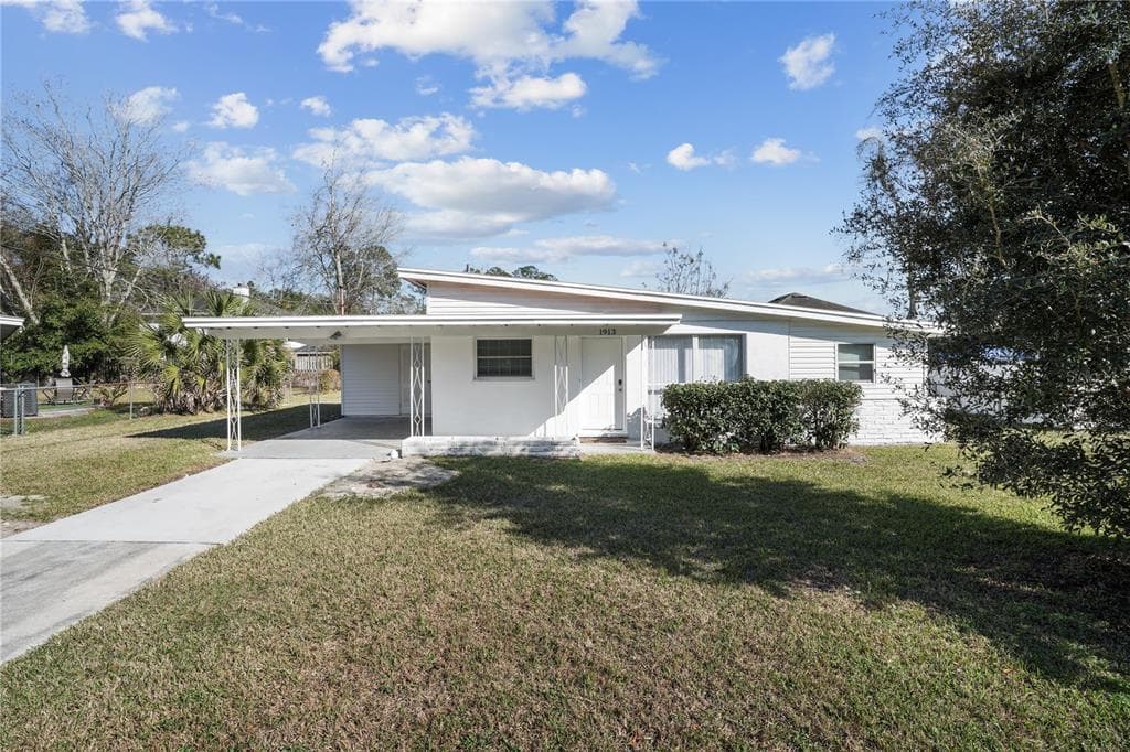 1913 DELAROCHE DRIVE W JACKSONVILLE, FL 32210