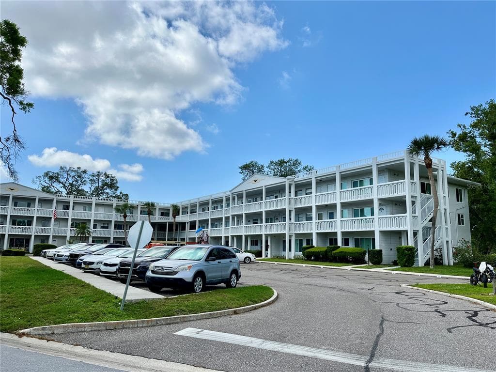 2020 WORLD PARKWAY BOULEVARD UNIT 42 CLEARWATER, FL 33763