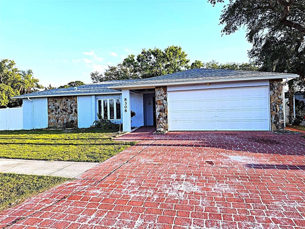 8308 123RD AVENUE LARGO, FL 33773