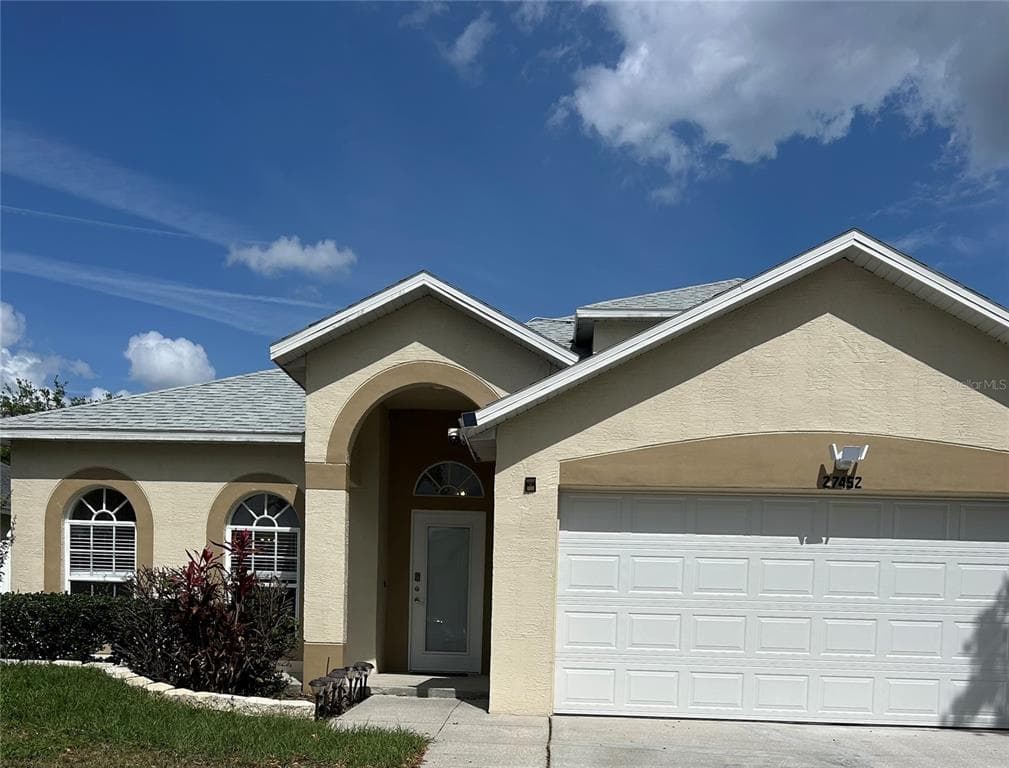27452 SKY LAKE CIRCLE WESLEY CHAPEL, FL 33544