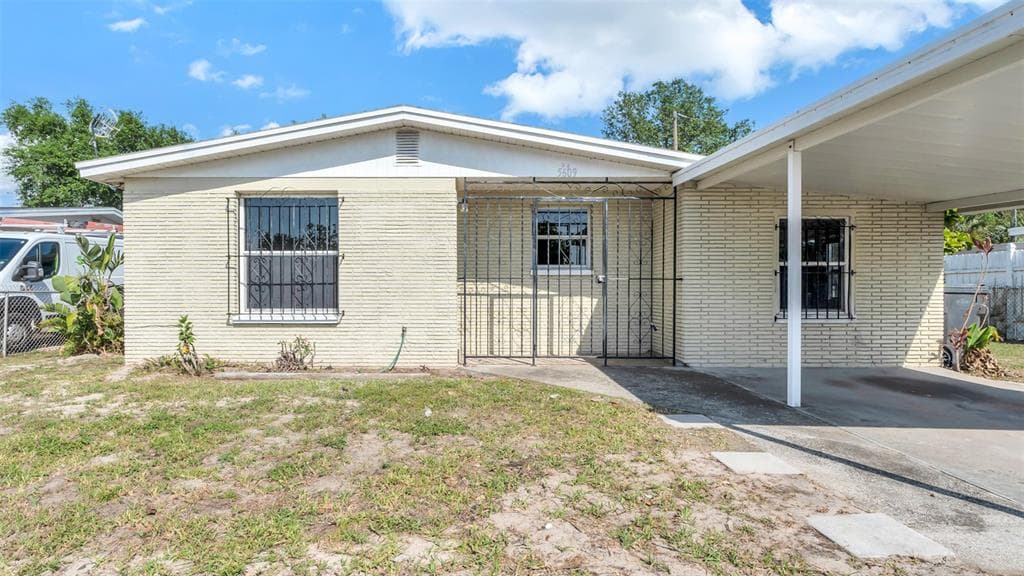 5609 GOLDEN DRIVE TAMPA, FL 33634