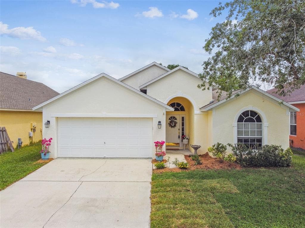 1318 CRIMSON CLOVER LANE WESLEY CHAPEL, FL 33543