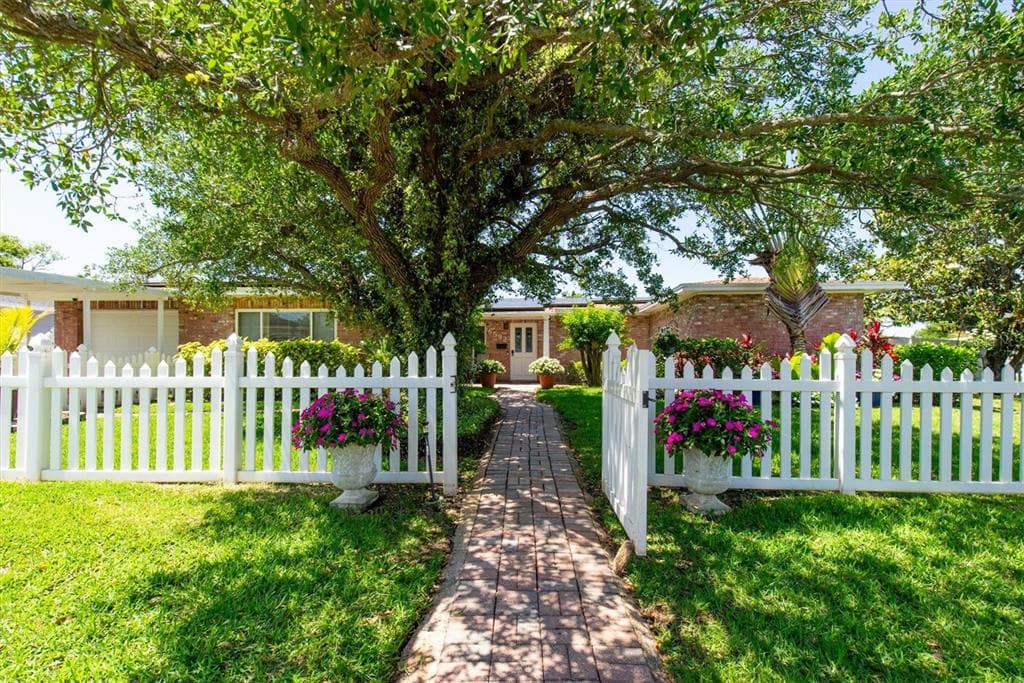 6592 19TH WAY N ST PETERSBURG, FL 33702