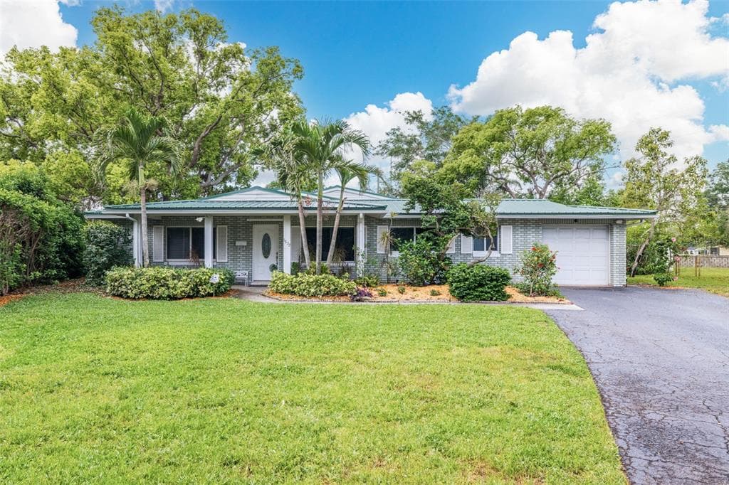 1572 84TH AVENUE N ST PETERSBURG, FL 33702