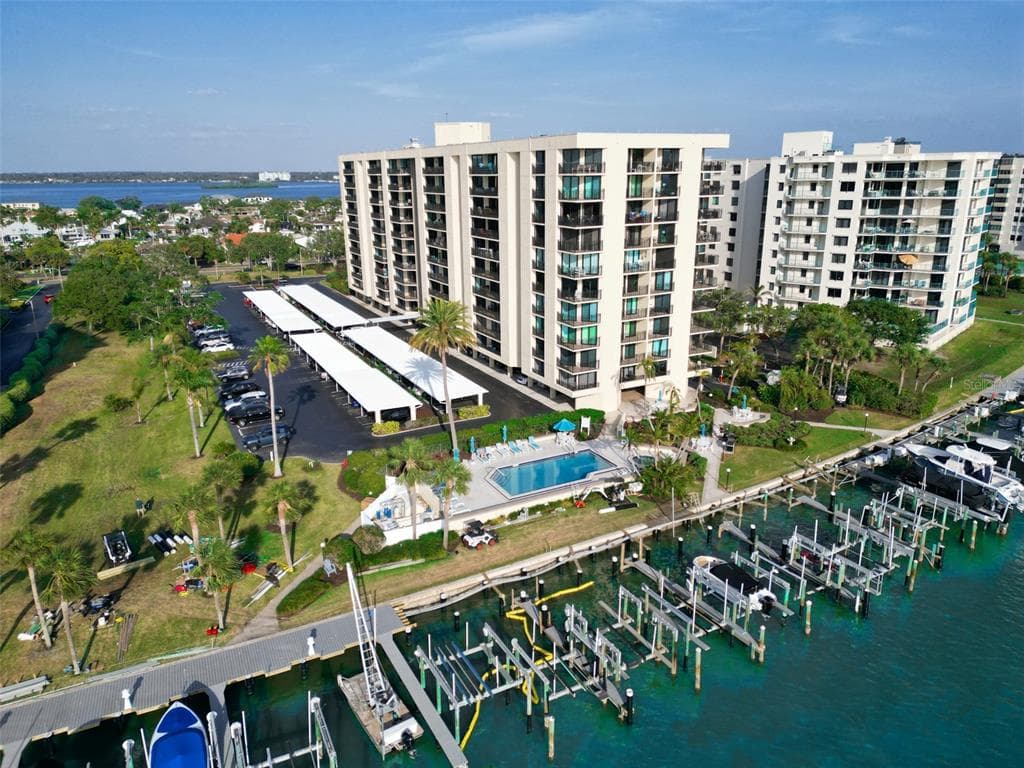 690 ISLAND WAY UNIT 707 CLEARWATER BEACH, FL 33767