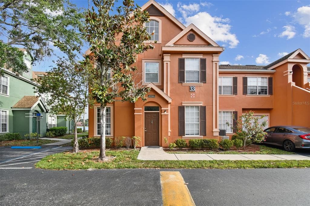 9740 LAKE CHASE ISLAND WAY UNIT 9740 TAMPA, FL 33626