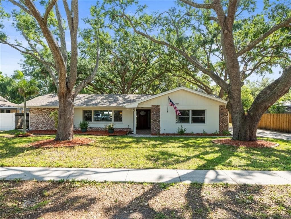 13556 LAKE MAGDALENE DRIVE TAMPA, FL 33613