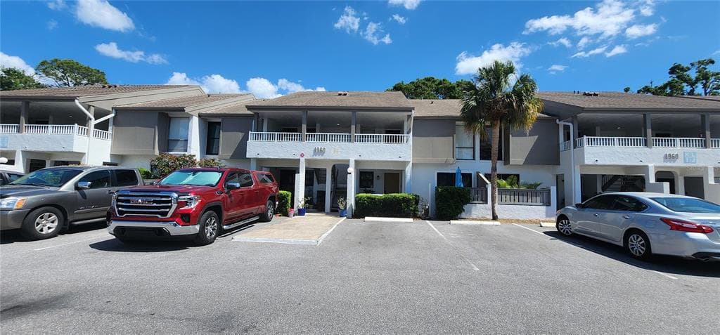 1960 LAKEWOOD CLUB DR S UNIT 2-F ST PETERSBURG, FL 33712