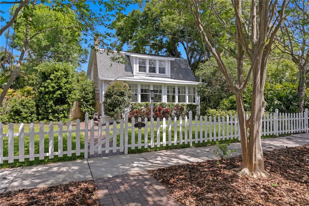 841 24TH AVENUE N ST PETERSBURG, FL 33704
