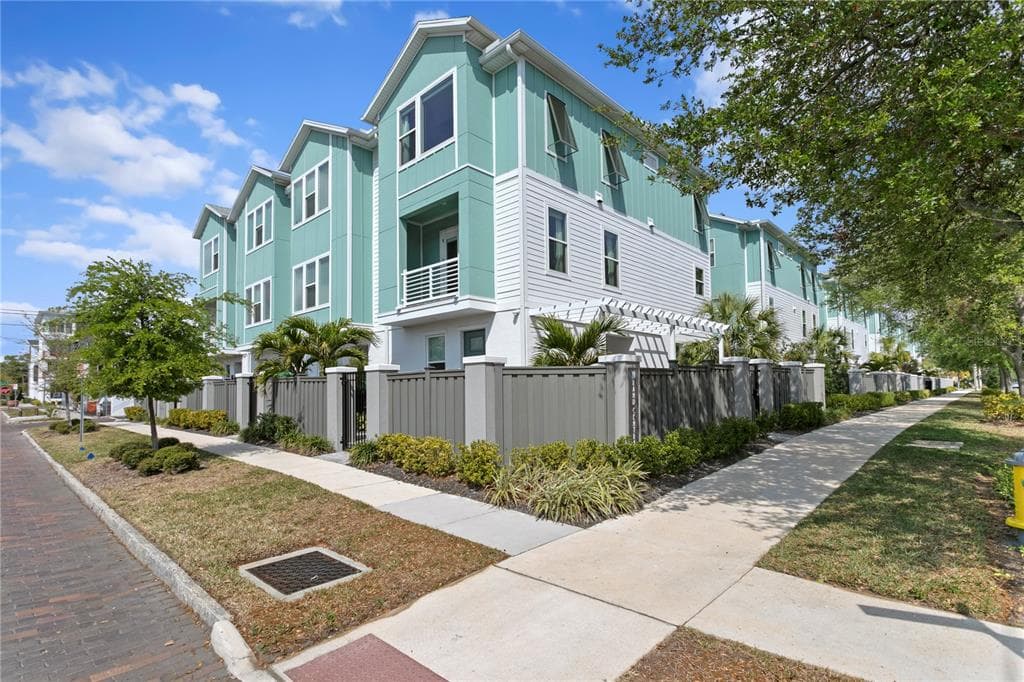 98 29TH STREET S ST PETERSBURG, FL 33712
