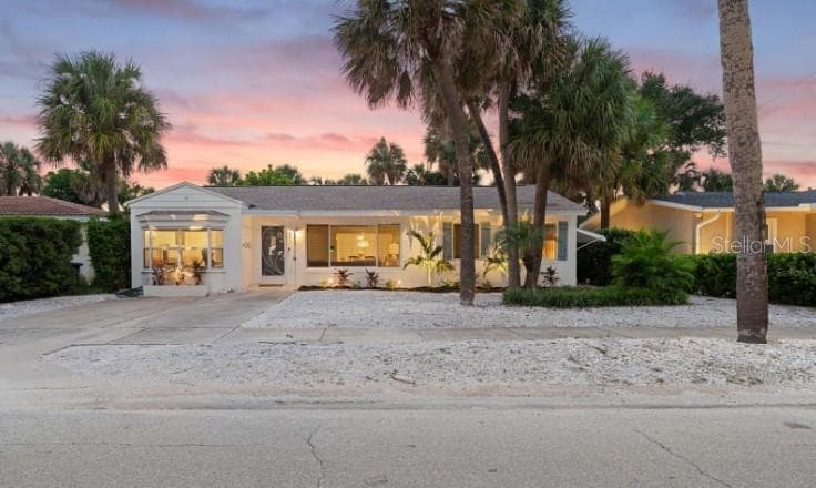 840 MANDALAY AVENUE CLEARWATER BEACH, FL 33767
