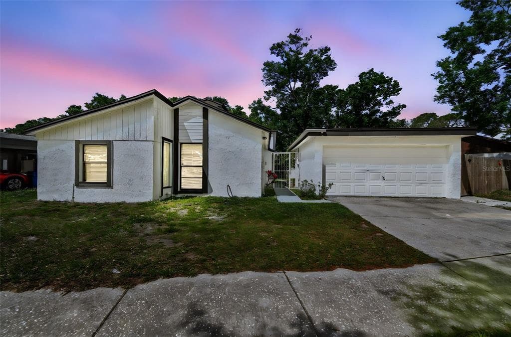 1927 GREGORY DRIVE TAMPA, FL 33613