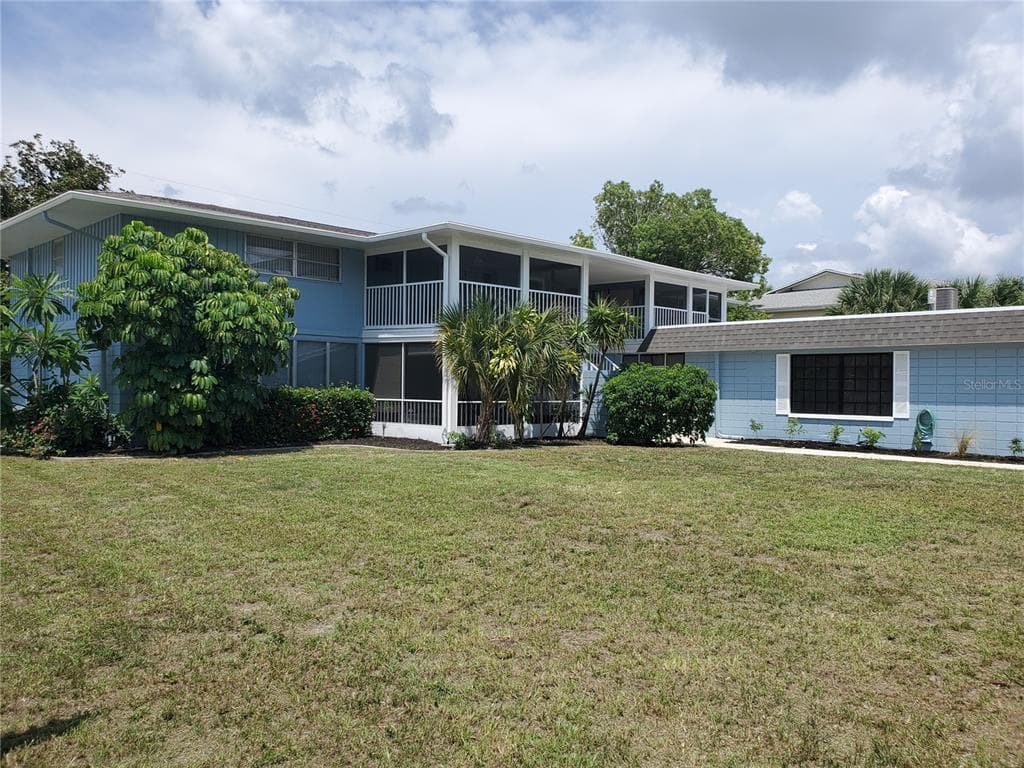 3075 LOS ALTOS DRIVE UNIT #E BELLEAIR BLUFFS, FL 33770
