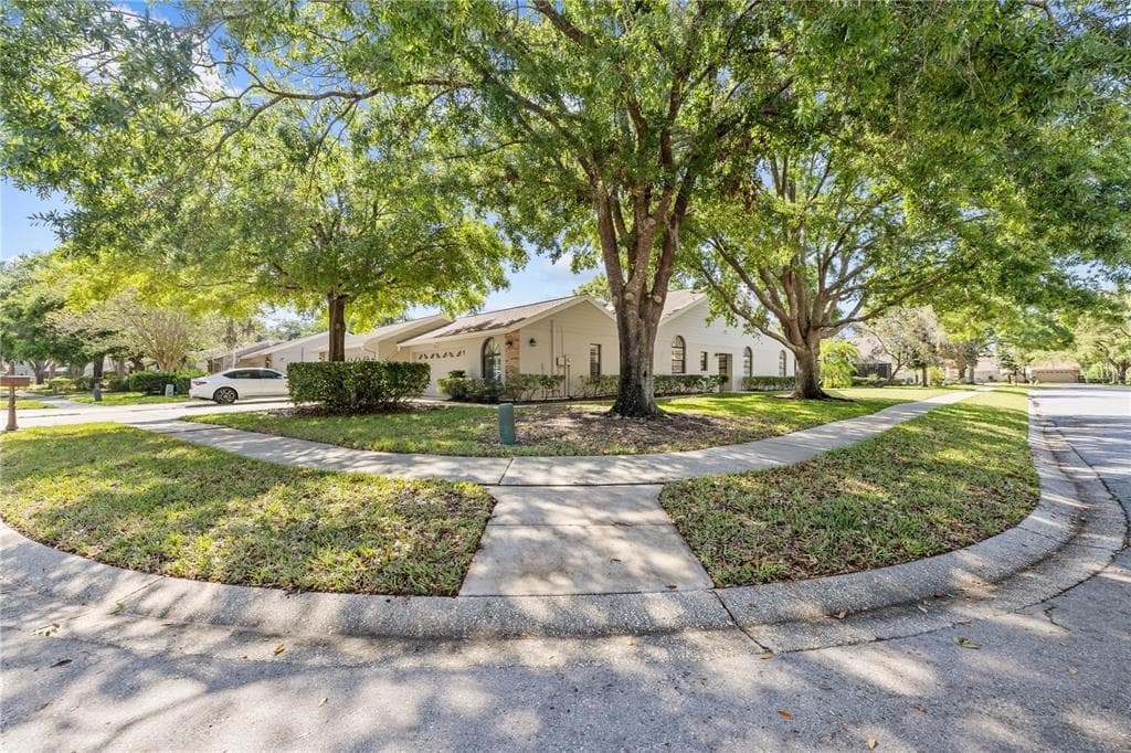 5482 SALEM SQUARE DRIVE N PALM HARBOR, FL 34685