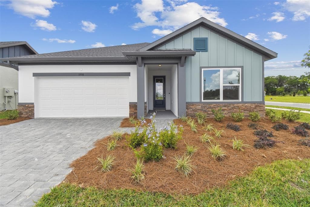 5950 BRISTLE OAK STREET MOUNT DORA, FL 32757