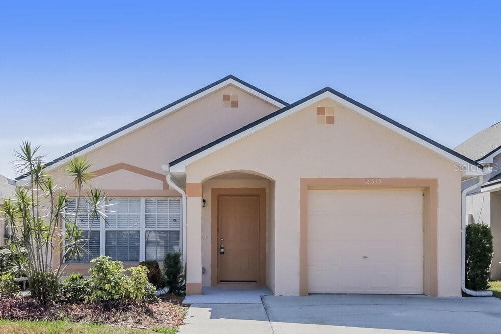 2515 WOODS EDGE CIRCLE ORLANDO, FL 32817