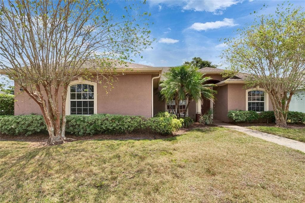 1742 OAKWOOD ESTATES DRIVE PLANT CITY, FL 33563