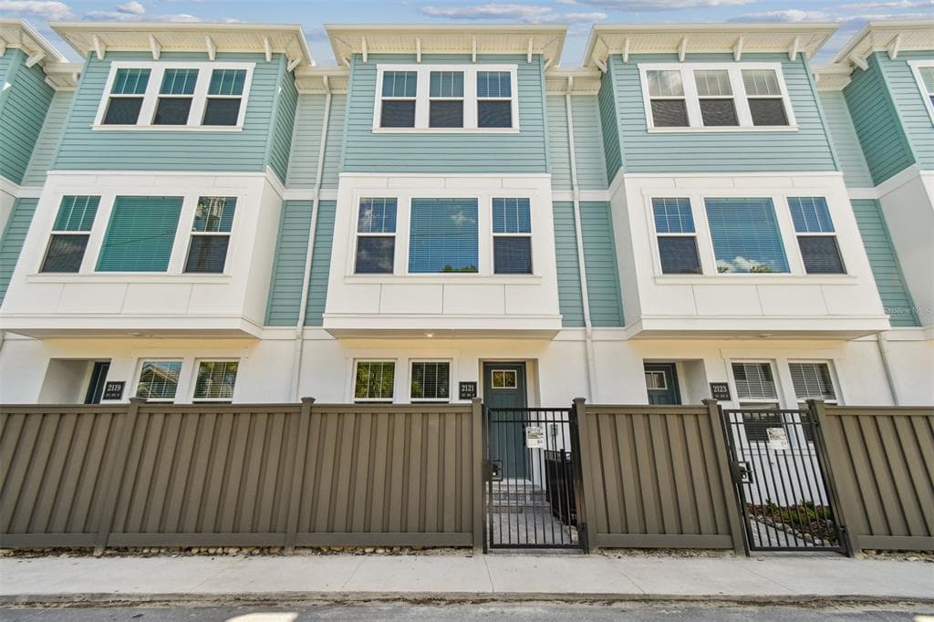 2121 1ST AVENUE N ST PETERSBURG, FL 33713