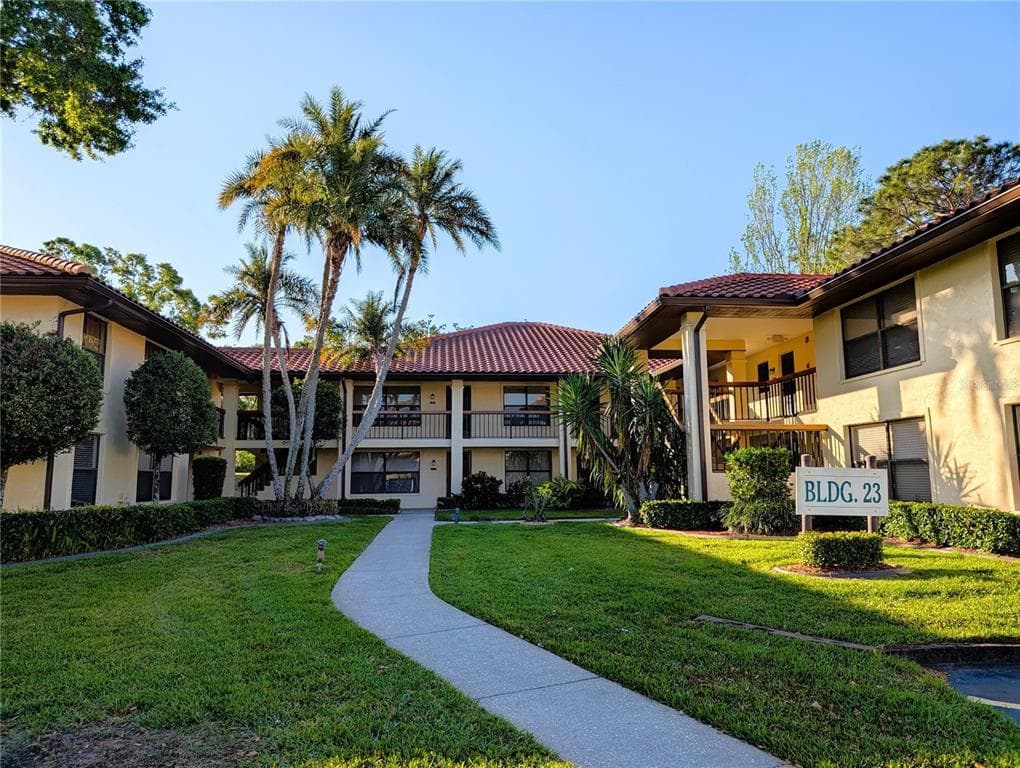 2306 HAMMOCK PINE BOULEVARD UNIT 2306 CLEARWATER, FL 33761