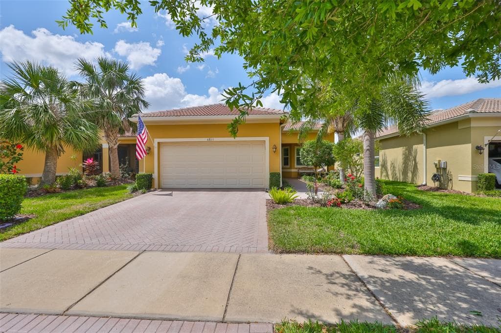 4811 SANDY GLEN WAY WIMAUMA, FL 33598