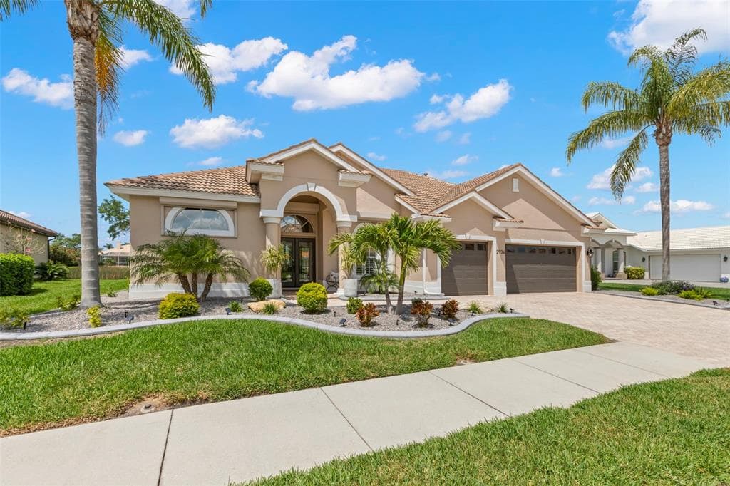 2936 SEASONS BOULEVARD SARASOTA, FL 34240