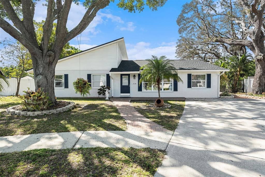 6518 SECREST COURT TAMPA, FL 33625