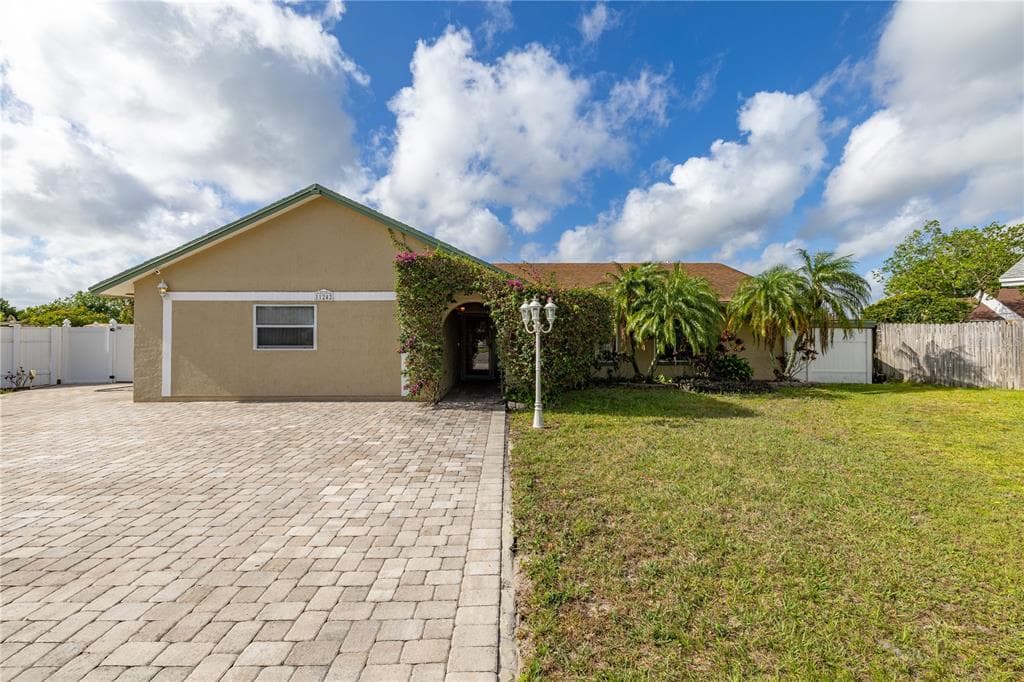 11242 STONE GATE COURT ORLANDO, FL 32837