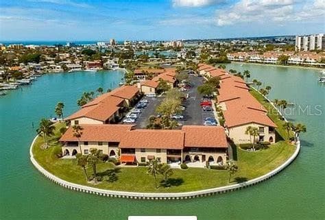 540 PLAZA SEVILLE COURT UNIT 74 TREASURE ISLAND, FL 33706