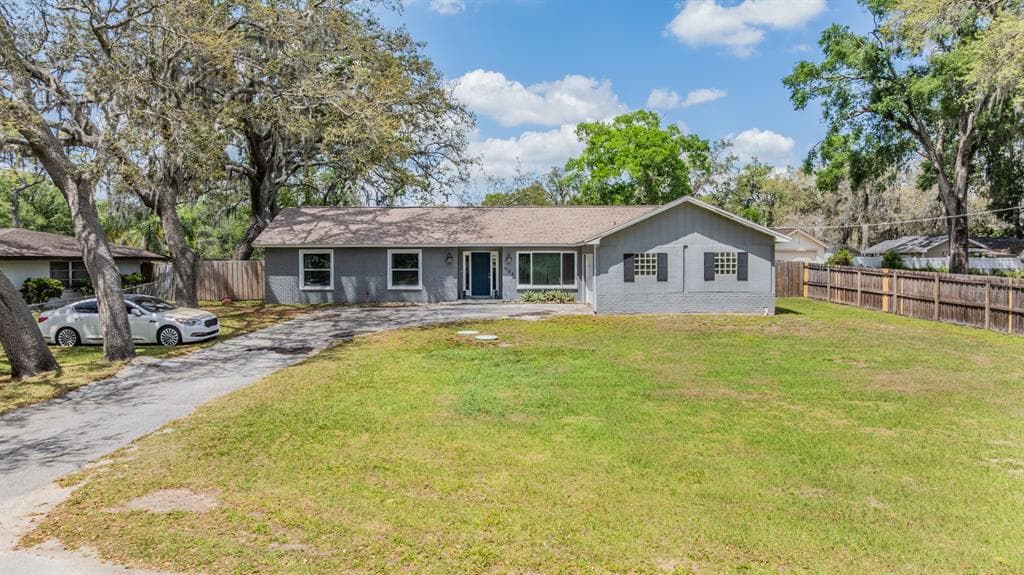 904 TOMLINSON DRIVE LUTZ, FL 33549
