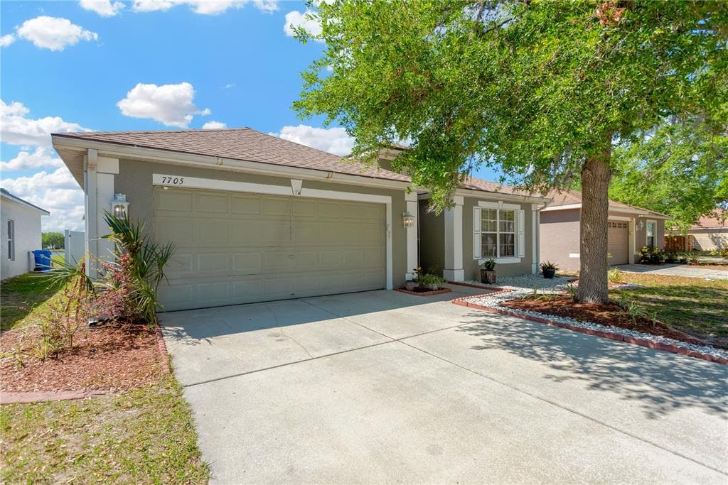 7705 DRAGON FLY LOOP GIBSONTON, FL 33534