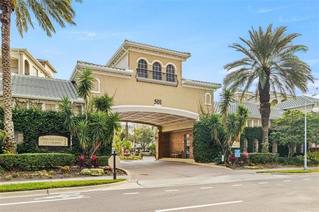 501 KNIGHTS RUN AVENUE UNIT 1302 TAMPA, FL 33602