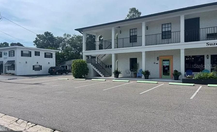 400 INDIAN ROCKS ROAD N UNIT E BELLEAIR BLUFFS, FL 33770