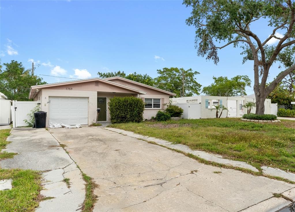1759 MASSACHUSETTS AVENUE NE ST PETERSBURG, FL 33703