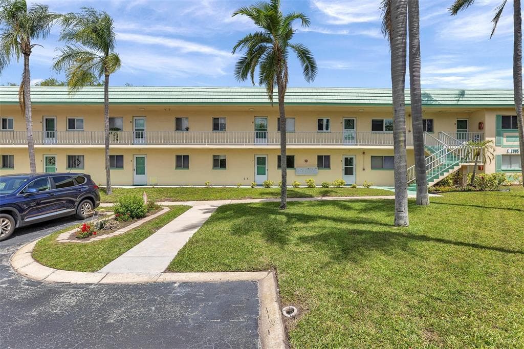 2005 GREENBRIAR BOULEVARD UNIT 7 CLEARWATER, FL 33763