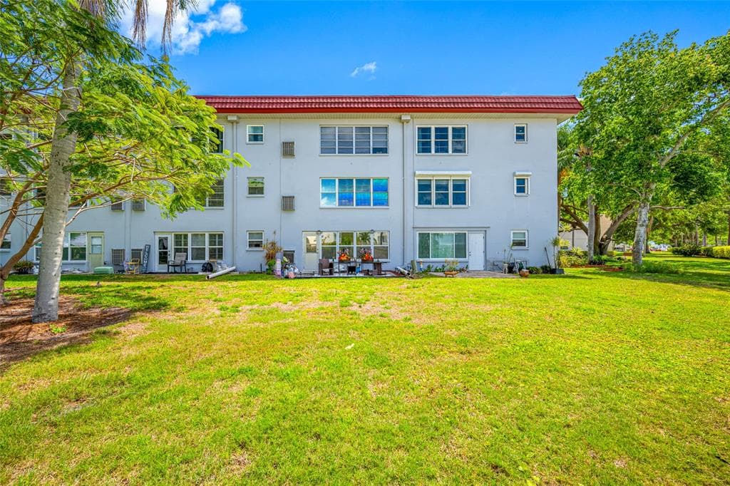 5660 80TH STREET N UNIT D207 ST PETERSBURG, FL 33709
