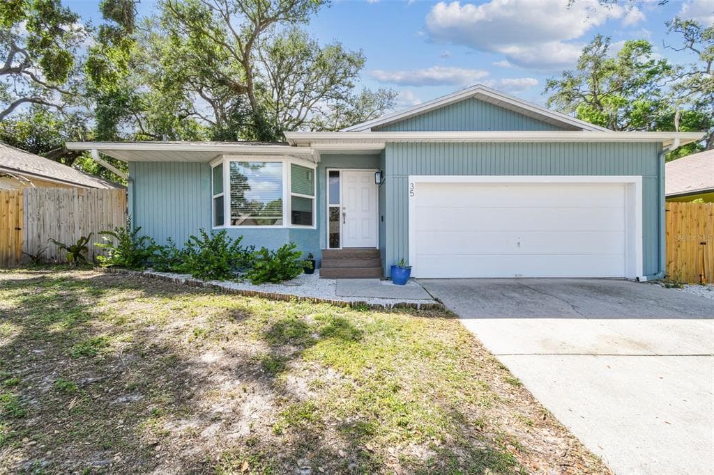 35 HARBOR OAKS CIRCLE