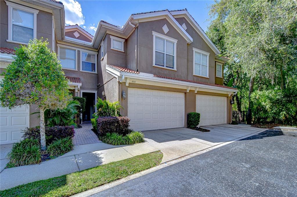 4942 ANNISTON CIRCLE TAMPA, FL 33647