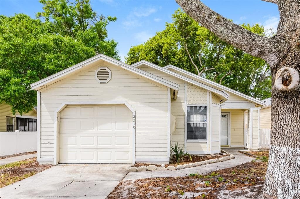 2210 FAXTON COURT ORLANDO, FL 32812