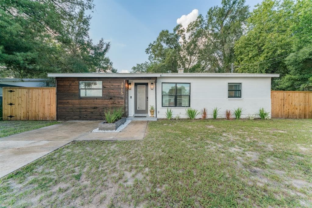 2915 E CRAWFORD STREET TAMPA, FL 33610