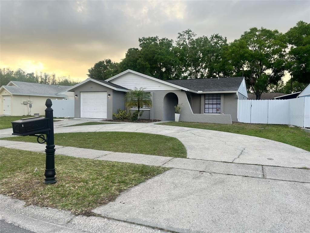 4913 TRASKWOOD COURT TAMPA, FL 33624