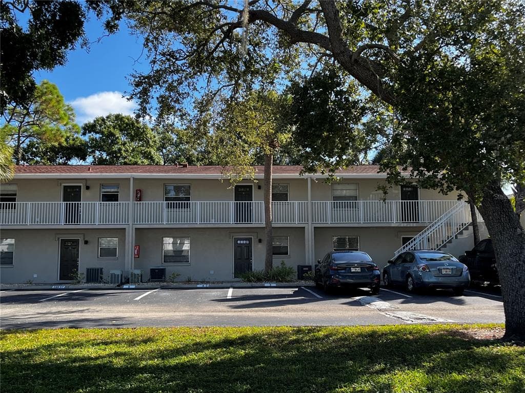 900 LA COSTA CIRCLE UNIT 4 SARASOTA, FL 34237