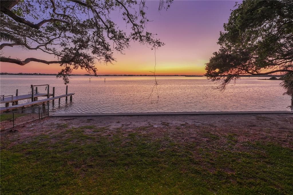 2458 KEYSTONE COURT N ST PETERSBURG, FL 33710
