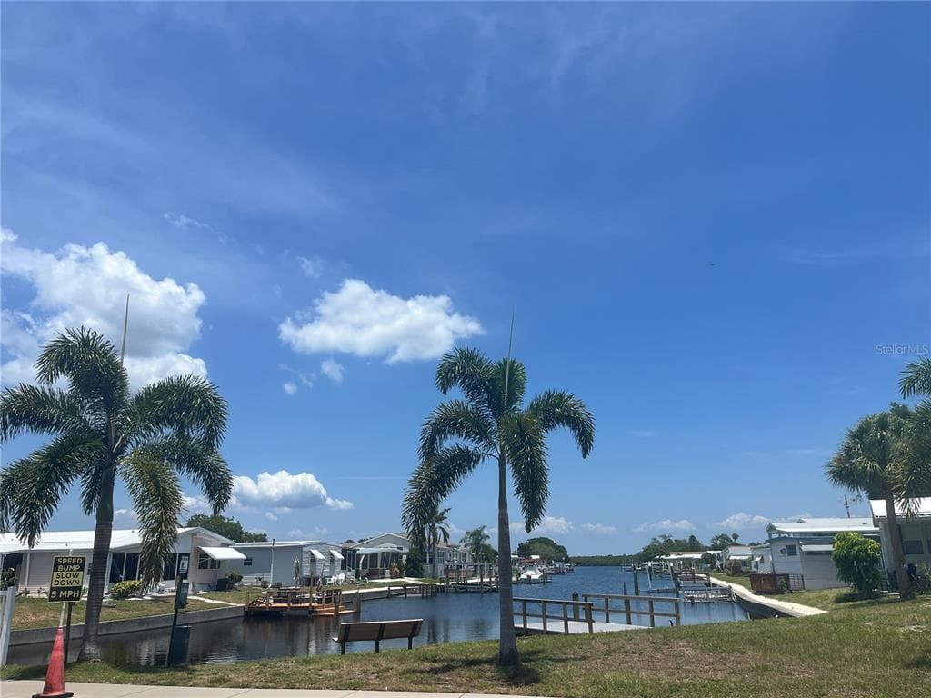 6926 AMERICANA DRIVE NE UNIT 134 ST PETERSBURG, FL 33702