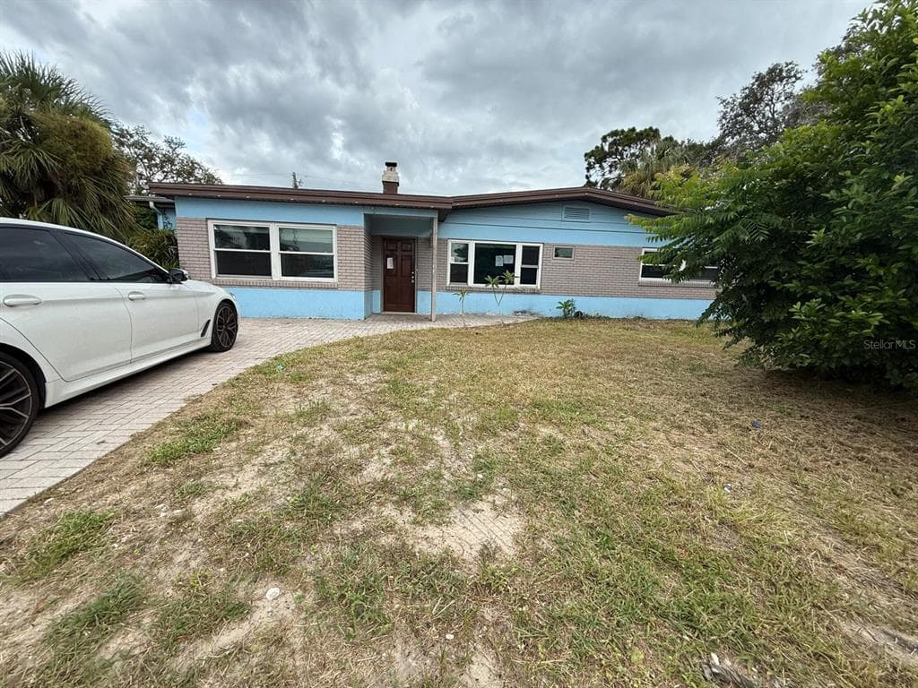 1105 CONNECTICUT ROAD TARPON SPRINGS, FL 34689