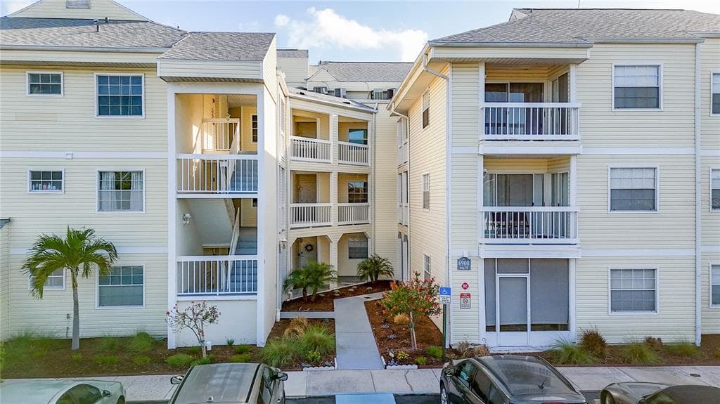 6908 STONES THROW CIRCLE N UNIT 10205 ST PETERSBURG, FL 33710