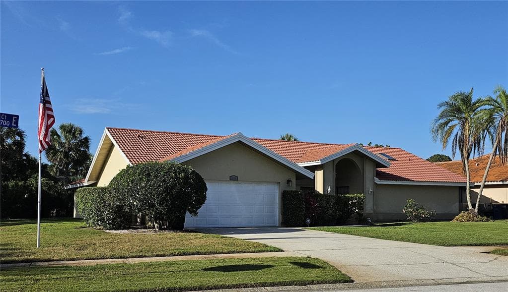 2704 E MONTAGUE COURT E