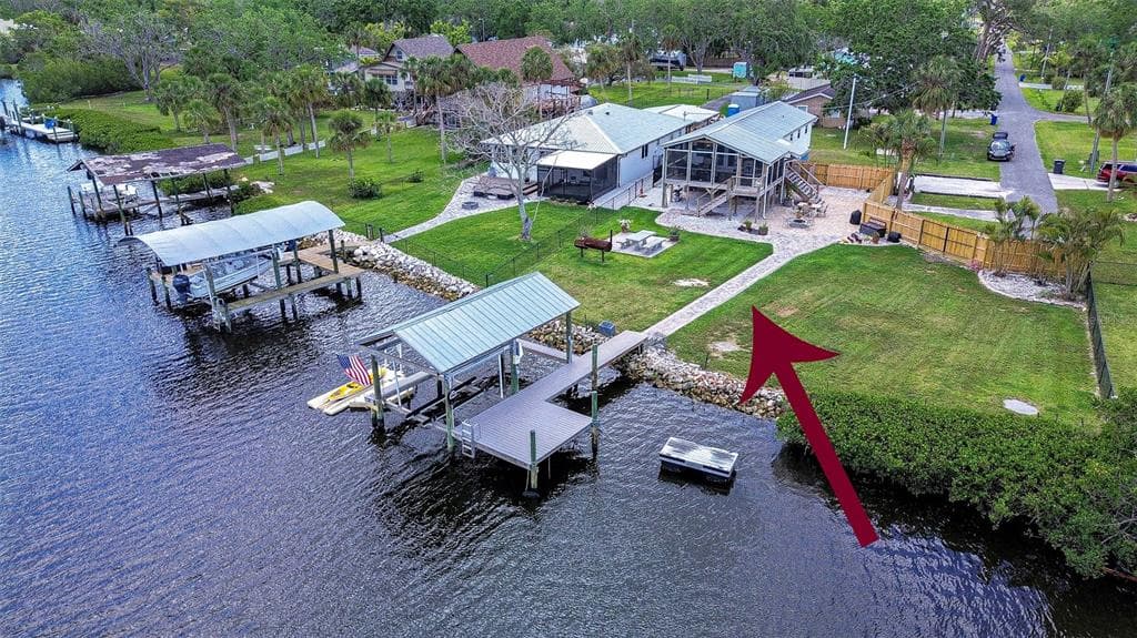 202 7TH STREET SW RUSKIN, FL 33570