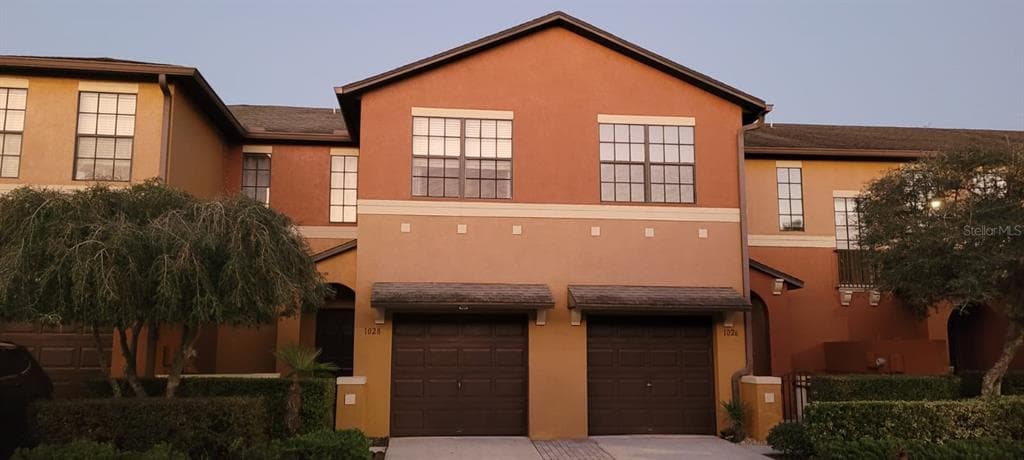 1028 BLACKWATER DRIVE WESLEY CHAPEL, FL 33543