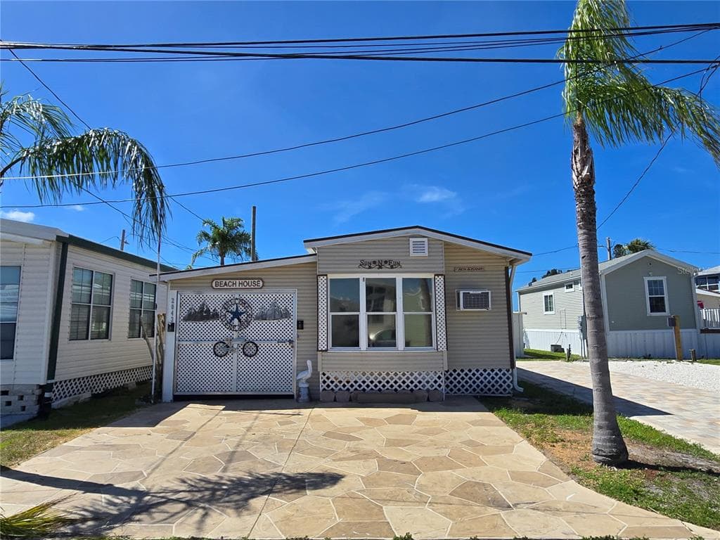 2043 KETCH CIRCLE UNIT C7 PALM HARBOR, FL 34683